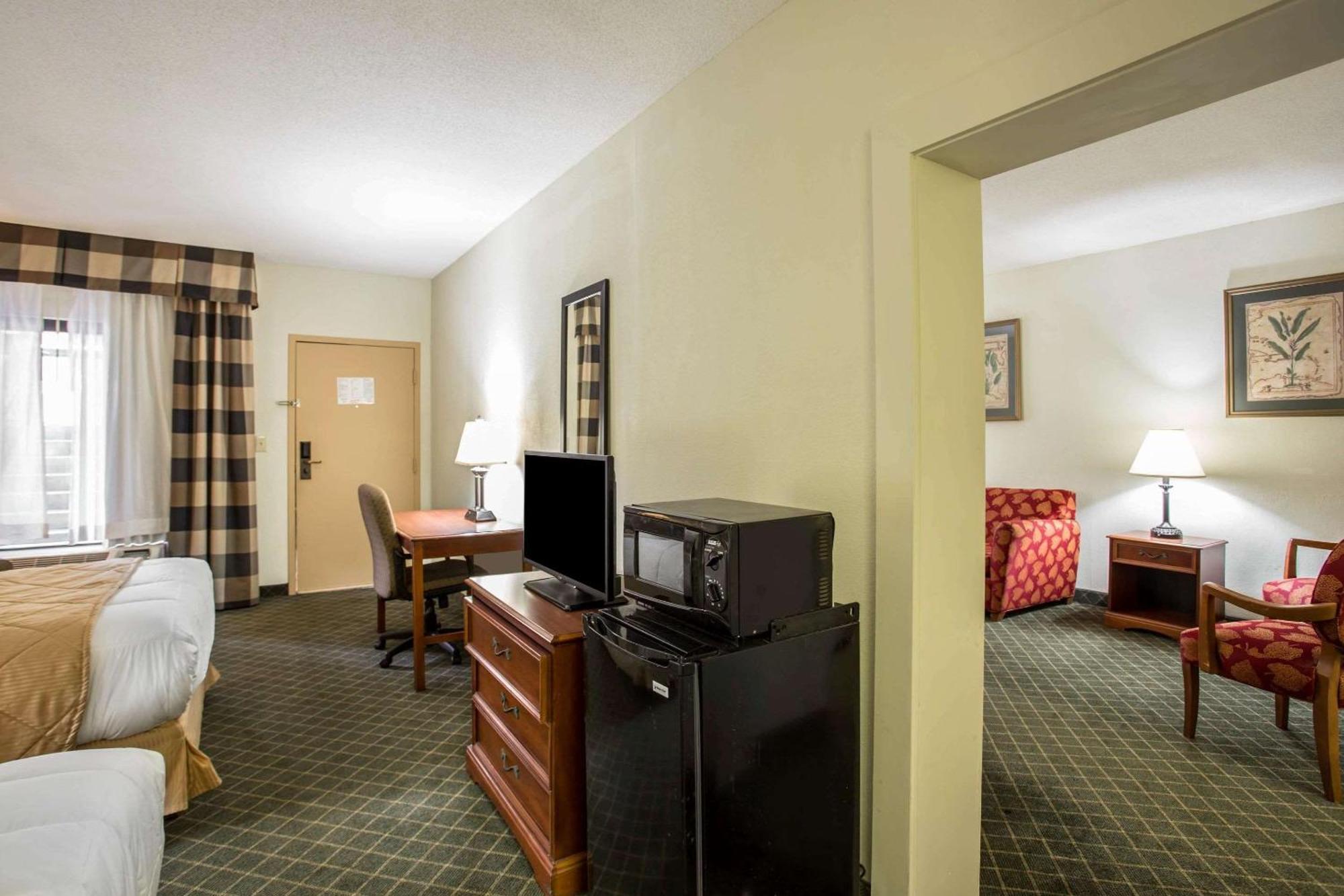 Clarion Inn & Suites Aiken South Exterior foto